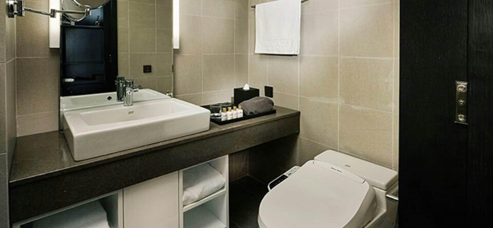 Ramada By Wyndham Gunsan Hotel Kültér fotó