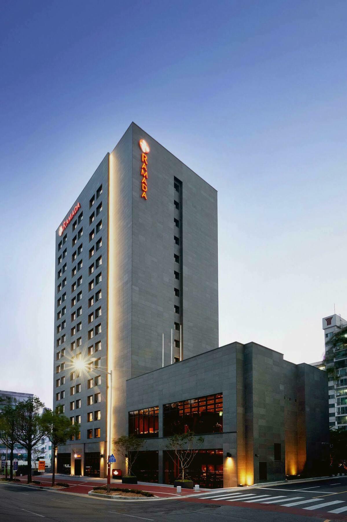 Ramada By Wyndham Gunsan Hotel Kültér fotó