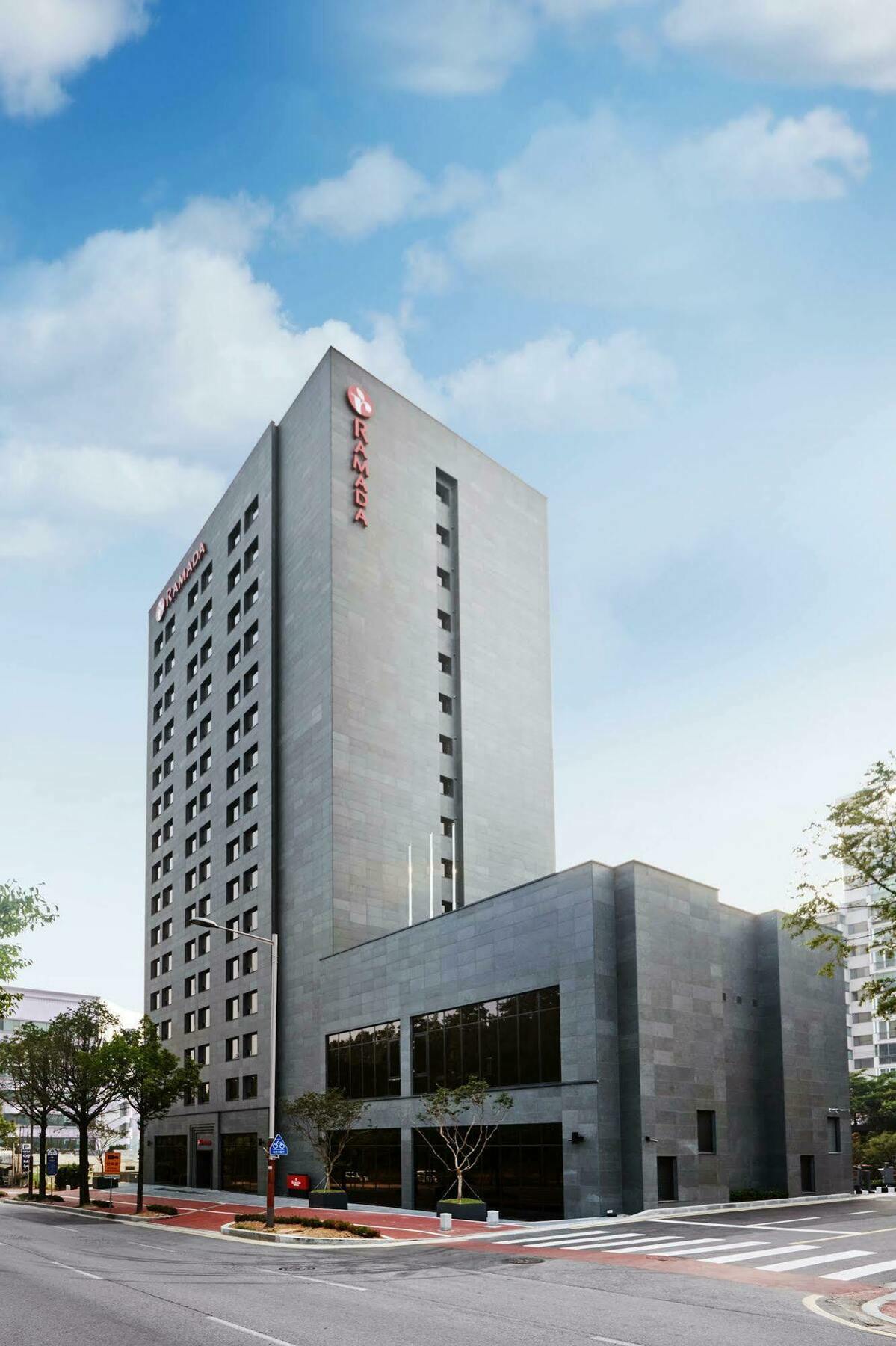 Ramada By Wyndham Gunsan Hotel Kültér fotó